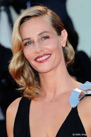 Side hairstyles da red carpet: le acconciature della 73° mostra del cinema  di Venezia!