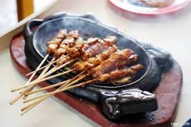 Berbeda dengan sate lainnya, sate kambing maranggi membutuhkan lebih banyak waktu karena. 10 Rekomendasi Sate Enak Di Bogor Rasa Bumbunya Dahsyat 10 Rekomendasi Sate Enak Di Bogor
