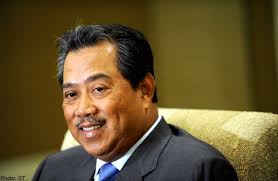 Muhammad yassin was an islamic theologian and cleric based in bandar maharani, muar, johor, while his mother, hajjah khadijah binti. Muhyiddin Yassin Young Dukungan Yang Didapat Muhyiddin Di