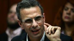 Funcionaria de la Casa Blanca se burla del cáncer del senador John McCain