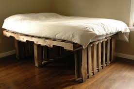 Das bett mit den innenmaßen 180 x 220 cm hat überlänge.konstruktionszeichnungen im maßstab. Bett Selber Bauen Ideen Und Bauanleitungen Archzine Net