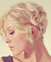 Idees De Coiffures Super Courtes Superbes 16 Vraiment Super Short Hair Formal Hairstyles For Short Hair Headbands Hairstyles Short