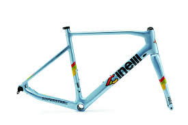 Das Cinelli Superstar Erhielt Als Competition Rennrad Der Marke Eine Uberarbeitung Das Felgenbremsen Modell Bleibt Im Programm Hier In 2020 Rennrad Rennen Superstar