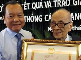 GS Vũ Khiêu đạt giải bài văn bia truyền thống