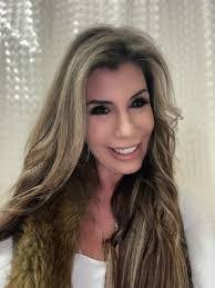 Lori Roland's Instagram, Twitter & Facebook