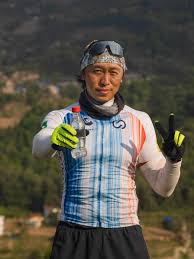 Today we hiked from Dingboche, Nepal without packs and loads with our Roar  Himalaya Adventure Pvt.ltd porters-laughing a lot of the time ☺️ We visited  5120M/16,400' to prepare for Everest Base camp.