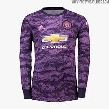 Shop new manchester united kits in home, away and third manchester united shirt styles online at store.manutd.com. Manchester United 19 20 Goalkeeper Kit Released Footy Headlines