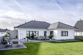 You will feel at home in this lovely property which features three bedrooms and two baths, a full kitchen. Wir Bauen Ihren Bungalow Modern Und Energieeffizient