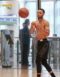 Steph curry posted this pic of him and ayesha on instagram. Stephen Curry Workout Routine And Diet Plan 2020 Health Yogi Stephen Curry Workout Stephen Curry Shirtless Stephen Curry