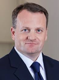 Simon Manning's Instagram, Twitter & Facebook