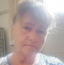 Laura Chatelain's Instagram, Twitter & Facebook