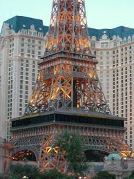 Die nähe des turms zum flughafen beschränkte die ausdehnung der turmhöhe auf den eiffelturm. Hotel Casino Paris Las Vegas Befindet Sich Direkt Am Strip Thestrip Parislasvegas Lasvegas Paris Vegas Ei Paris Las Vegas Las Vegas Hotels Hotels Vegas