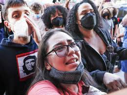 Oakland parents are occupying a school. The district's push to get them out  just turned violent