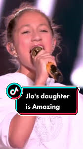 Emme Muniz Lopez Sing