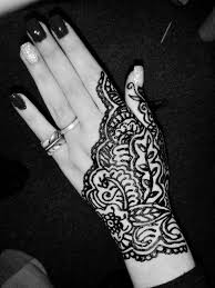Art Black And White Henna Henna Tattoo 2 By Riotfreak On Deviantart Henna Tattoo Designs White Henna Tattoo Henna Tattoo