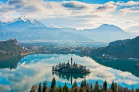 Slowenien (slowenisch slovenija, amtlich republik slowenien, slowenisch republika slovenija) ist ein demokratischer staat in europa mit rund 2 millionen einwohnern, der an italien, österreich, ungarn und kroatien grenzt. Bled Slowenien Reisefuhrer Kroati De