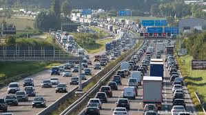 Vorgesehen ist, dass autofahrer für die benutzung deutscher autobahnen. Deutschland Kommt Die Pkw Maut Deutschland Dw 17 06 2019