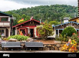 Helen ga shopping hi-res stock photography and images