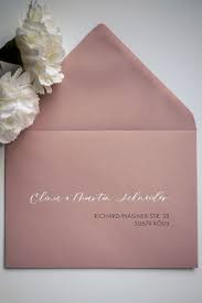 Hochzeitseinladung Umschlag Weisse Kalligraphie In 2020 Rosa Hochzeit Rosa Hochzeitseinladungen Hochzeitskalligraphie