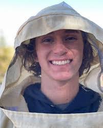 Elan Halpern's Instagram, Twitter & Facebook