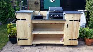 Outdoor kuche aus holz bauen tipps zur planung obi. Outdoor Kuche Aus Holz Selber Bauen Inklusive Eingebautem Grill Oder Kochfeld