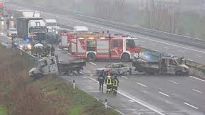 Ormai sono stati delineati molti dettagli su come sia stato progettato il colpo e come sia stato portato a segno. Lodi Terrore Sulla A1 Tir A Fuoco Fallito L Assalto Da 5 Milioni Al Portavalori La Repubblica