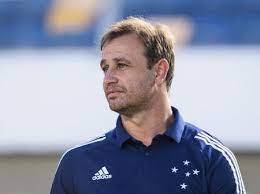 Mozart santos, de 41 anos, foi o nome escolhido pela diretoria. Tecnico Do Cruzeiro Enaltece Classificacao Em Condicoes Adversas 11 03 2021 Uol Esporte