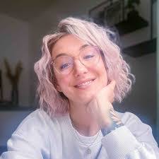 Julia Harms's Instagram, Twitter & Facebook