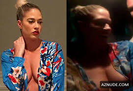 Kelly Kelly Flashes Her Boob On instagram 