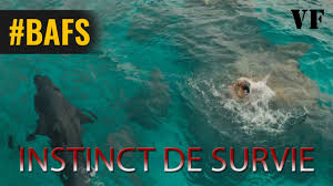 Alors qu'elle surfe en solitaire, la jeune femme est soudainement attaquée par un grand requin blanc. Instinct De Survie Bande Annonce Vf Film D Horreur 2016 Youtube