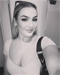 Ebony Danielle (@the_ebony_stringer) • Instagram photos and videos