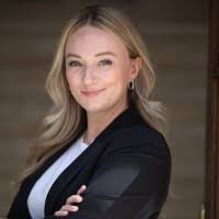 Laura Kunz's Instagram, Twitter & Facebook