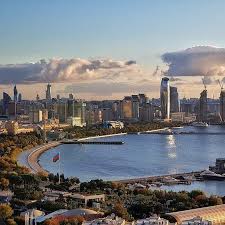 باد كوبه ‎ — «бадкубе» — «удар вітру», що найімовірніше пов'язано з пануючими там сильними вітрами, і послужило зародженню вкоріненого. Pin Na Doske Azerbajdzhan Est Takaya Naciya Bakinec