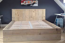 bykif bed van steigerhout steigerhouten bedden bed zelf maken rustieke slaapkamers palletbedden