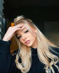Tiktok star zoe laverne shocked her followers after announcing her pregnancy with her boyfriend dawson day. Zoe Laverne Blond Hairs Face Makeup Lip Makeup Zoe Laverne Cute Instagram Blonde Hair Cute Girls Instagram Cute Instagram Girls
