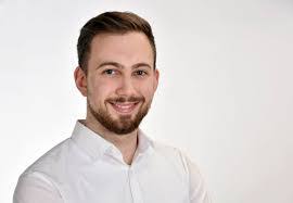 Daniel Zander's Instagram, Twitter & Facebook