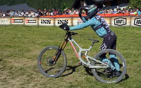 Santa cruz bicycles is dedicated to making the world's best mountain bikes. Crankworx Les Gets Dh Tech Loris Luca S Santa Cruz V10 29er Downhill Bikes Bikerumor