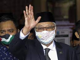 Ismail sabri yaakob is set to become malaysia's new prime minister after lawmakers from his umno party were invited to the royal palace. 2etgdol Haa Zm