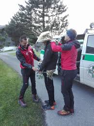 Nur mit großer mühe konnte er einen absturz in die zuschauerränge verhindern und schlug unsanft auf dem rasen auf. Mehr Sport Mehr Einsatze Bergrettung Innsbruck