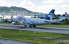 Aeronews على X: "Smoking the mains in St. Maarten: TF-AMU, @BoeingAirplanes  747F Astral Aviation. Photos: Paul Ellinger. @Boeing @sxmtweets  @BoeingEurope https://t.co/Z0lRu2zkXl"