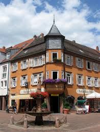 Circa 3 kilometer entfernt befindet sich der katzenbuckel. Datei Haus Am Marktplatz Buchen Odenwald 2 Jpg Wikipedia