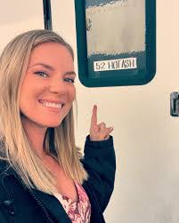 Kathy Robar's Instagram, Twitter & Facebook