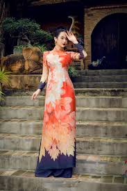Áo dài lụa tơ tằm họa tiết sen cam nền đen DESILK