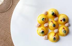 La sortie du guide michelin 2021 a été maintenue en dépit de la crise sanitaire et de la fermeture des restaurants pendant six mois sur douze. Rtfm0gndnpl Mm