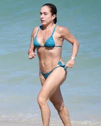Cissa guimarães news, gossip, photos of cissa guimarães, biography, cissa guimarães boyfriend list 2016. Aos 58 Anos Cissa Guimaraes Posta Foto De Biquini Para Delirio Dos Fas Curta Mais