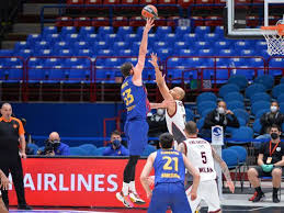 L'olimpia, nella moderna eurolega, non è mai stata oggi (palla a due ore 20:45), l'ax ha la ghiotta occasione di avvicinarsi ulteriormente alla vetta dell'eurolega, torneo che non ha mai portato tanta fortuna ai milanesi (ultima. Eurolega Milano Barcellona 56 72 Piccola Olimpia Catalani Di Un Altro Pianeta Corriere It