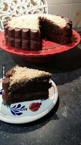 Made A Kinder Bueno Cake Today Not For U S A Cakes Today Fun Desserts Kinder Bueno Cake