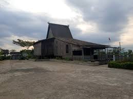 Rumah adat lampung mempunyai pondasi terbuat dari batu berbentuk persegi yang disebut umpak batu. Kalimantan Selatan Wikipedia Bahasa Indonesia Ensiklopedia Bebas