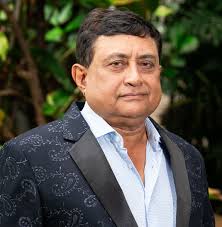 Austin Roach's Instagram, Twitter & Facebook