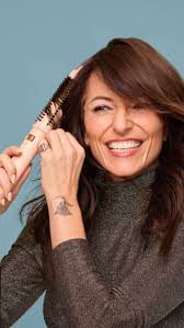 How to cut the classic concave fringe. 100s of people asked me about what  is the best fringe for them. Also I get asked about @davinamccall fringe  all the time. This fringe